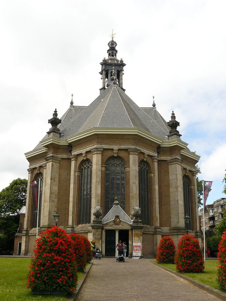  Nieuwe Kerk  Baujahr 1649. Spui, Den Haag 15-06-2014.

Nieuwe Kerk gebouwd 1649. Spui, Den Haag 15-06-2014.