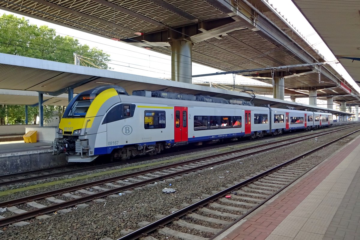 NMBS 08 167 steht am 22 September 2019 in Charleroi Sud. 