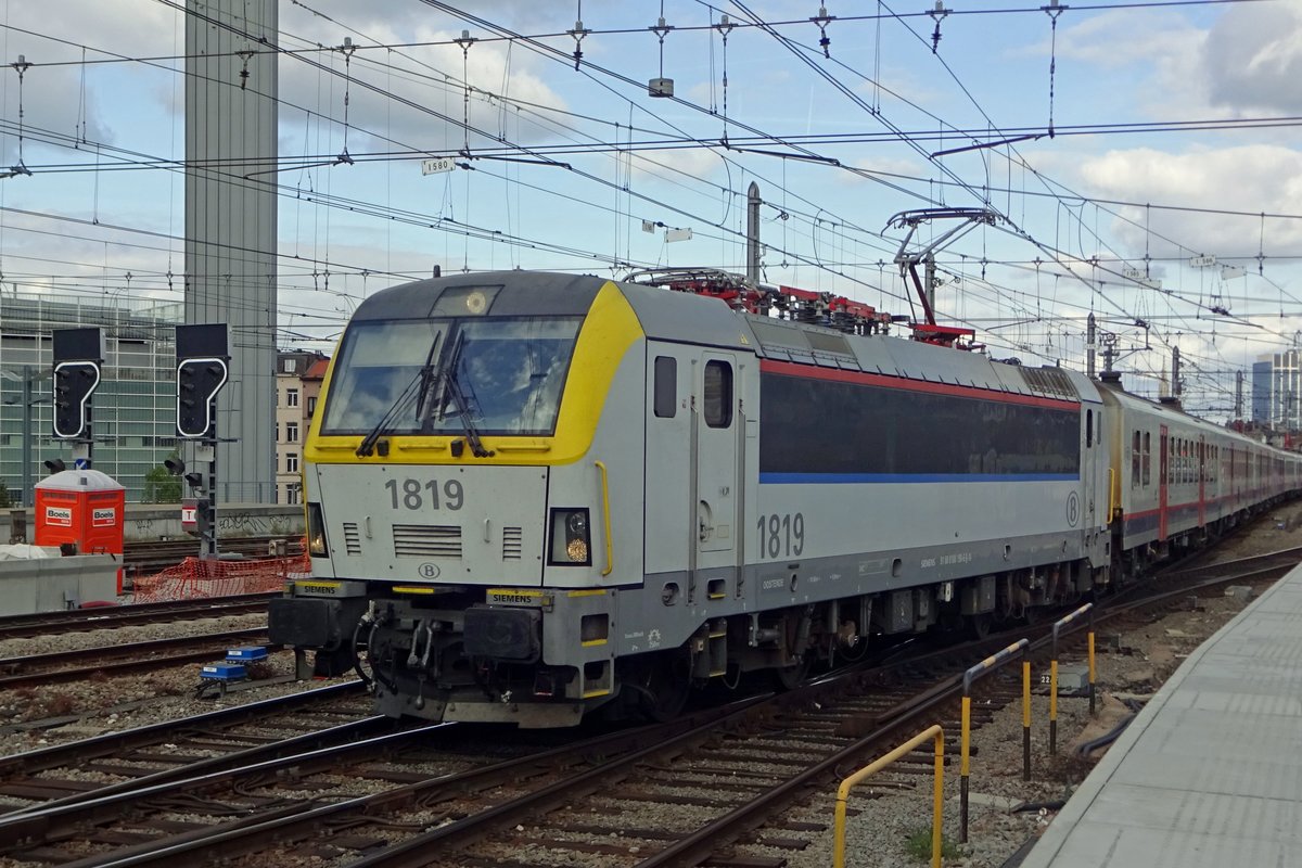 NMBS 1819 verlässt Brussel Noord am 20 September 2019. 
