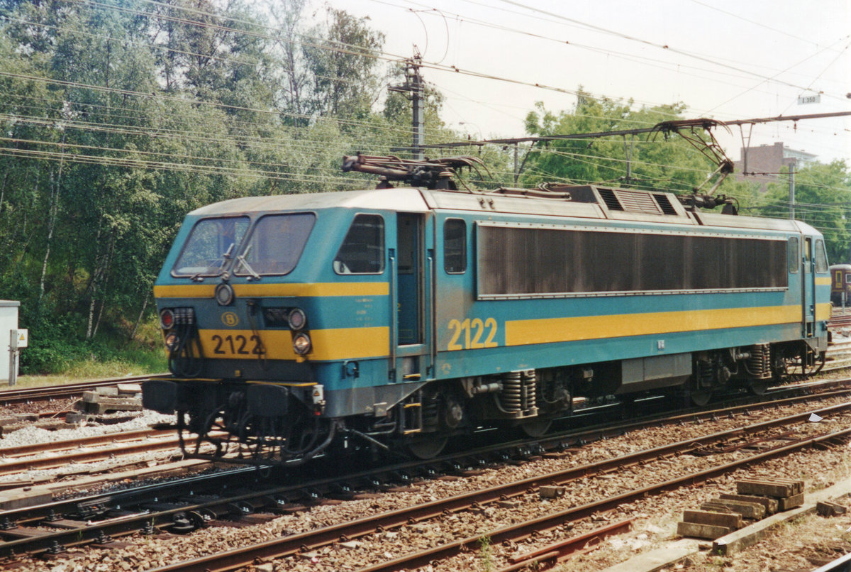 NMBS 2122 lauft am 16 juli 1997 um in Leuven.