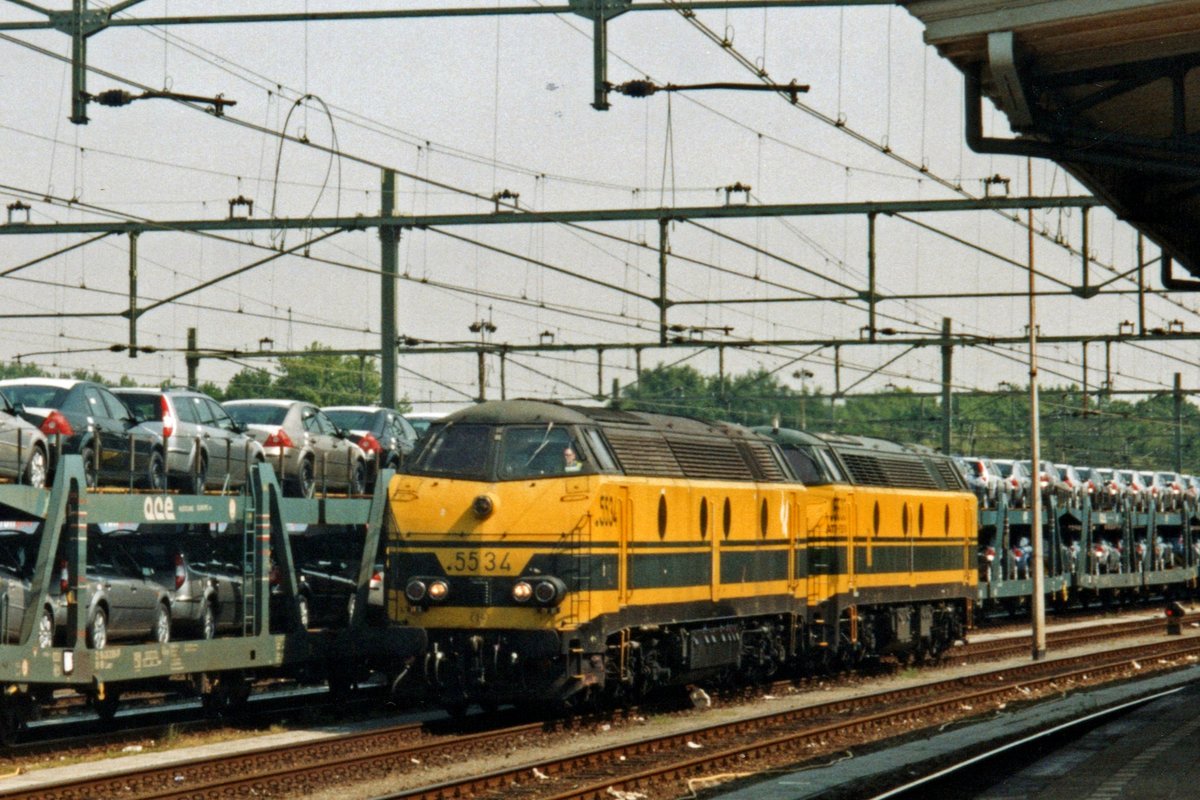 NMBS 5534 steht am 1 September 2003 in Roosendaal.