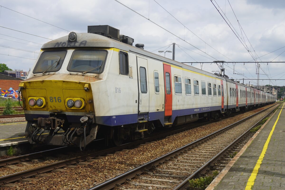 NMBS 816 treft am 21 Mai 2026 in Lier ein als L-Trein (Lokaaltrein/RB) nach Hasselt.