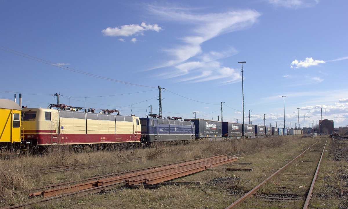 Nordliner/SEL 181 215 und SEL 181 204 mit dem  Duisburg  KLV abgestellt in Neumünster 03.04.2021