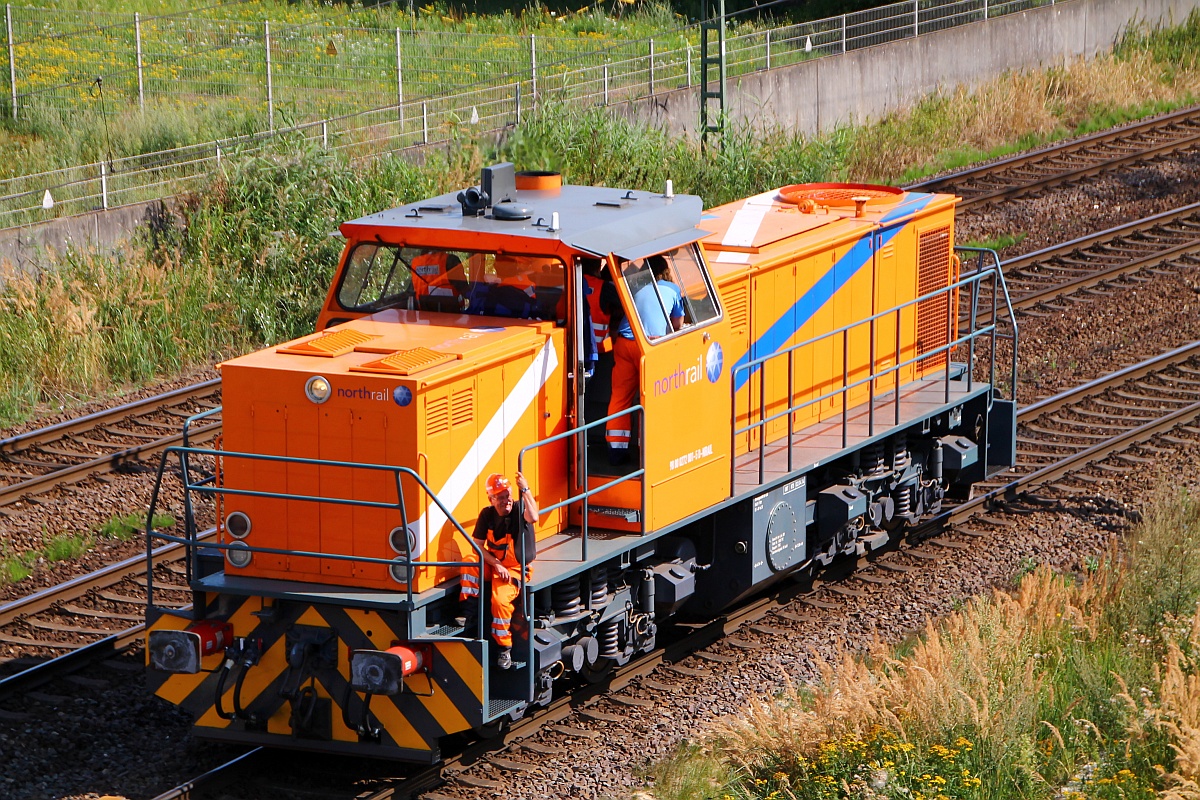 northrail 0 272 001-5(MaK 1000792/Bj 1982/DE 1002 )dieselt hier mit frischer HU(NTS 02.04.14)durch HH-Dradenau. 06.08.2014