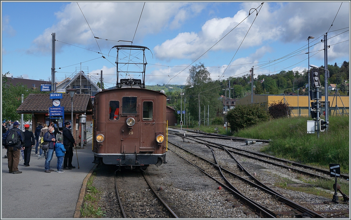  Nostalgie & Vapeur 2021  /  Nostalgie & Dampf 2021  - so das Thema des diesjährigen Pfingstfestivals der Blonay-Chamby Bahn; und schon ist der erst Zug für Festival bereit: die BOB HGe 3/3 29 wartet in Blonay noch auf ein paar Reisende und die Abfahrtzeit, um dann nach Chaulin zu fahren.

22. Mai 2021