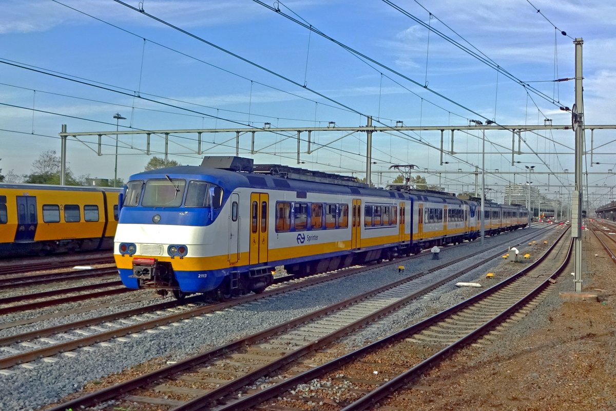 NS 2113 steht am 24 Oktober 2019 abgestellt in Nijmegen. Die zweiteilige Garnitüre von SGMm (2111-2135) werden planmässig ab Mitte Dezember 2019 ausser Dienst gestellt werden.