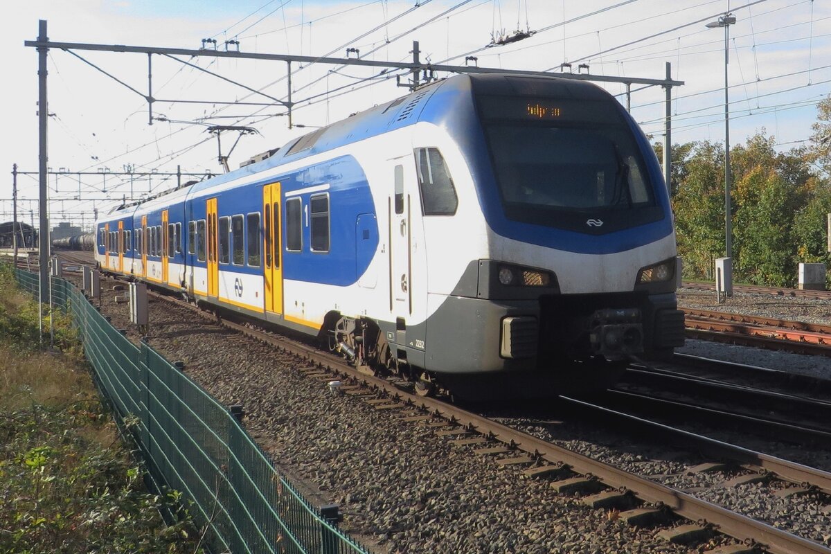 NS 2232 verlasst Nijmegen am 26 Oktober 2022.