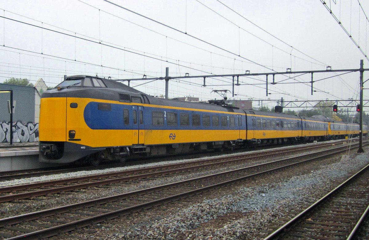 NS 4052 hält am 7 Juli 2018 in Gouda.