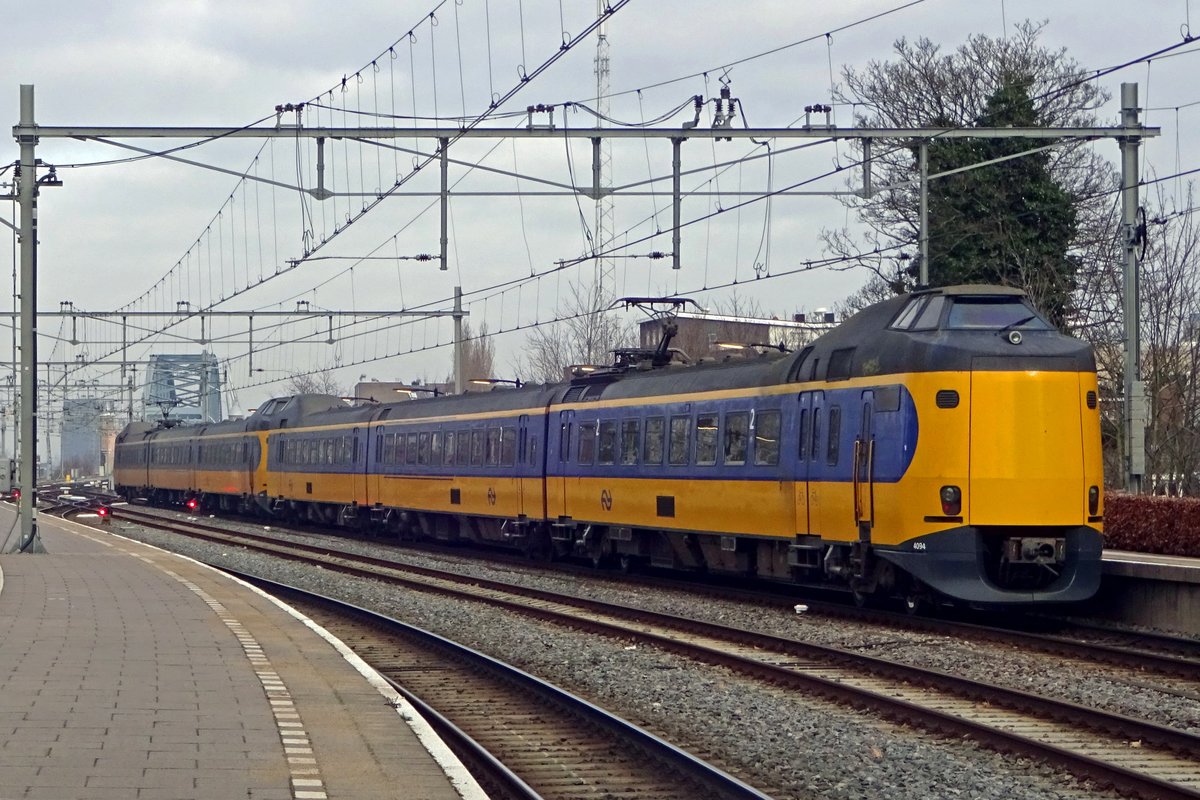 NS 4094 verlässt am 6 Februar 2020 Nijmegen.