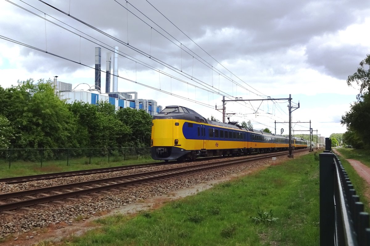 NS 4232 durchfahrt am 12 Mai 2019 Alverna.