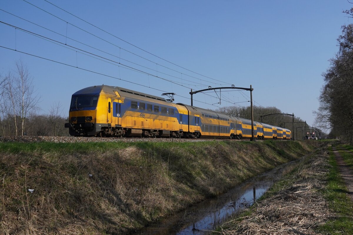 NS 7616 nach Roosendaal als IC durcheilt am 18 März 2026 Tilburg Oude Warande.