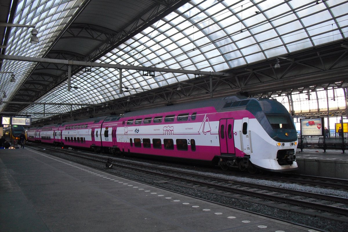 NS 9524 steht nam 24 Oktober 2009 in Amsterdam Centraal.