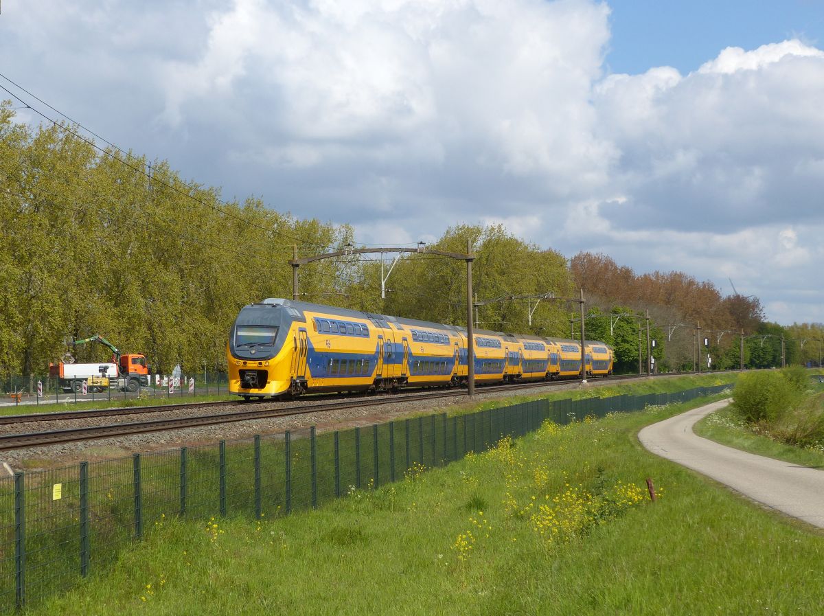 NS DD-IRM Triebzug 8667 Polder Oudendijk, Willemsdorp, Dordrecht 07-05-2021.

NS DD-IRM treinstel 8667 Polder Oudendijk, Willemsdorp, Dordrecht 07-05-2021.