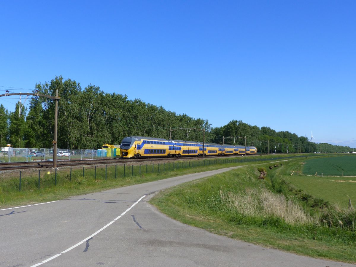 NS DDIRM-VI Triebzug 8727 Polder Oudendijk, Willemsdorp, Dordrecht 15-05-2020.

NS DDIRM-VI treinstel 8727 Polder Oudendijk, Willemsdorp, Dordrecht 15-05-2020.