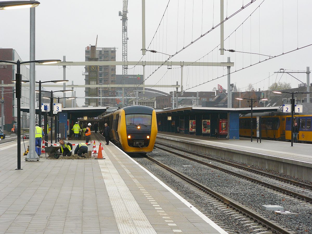 NS DM90 TW 3409 und 3406 Gleis 3 Enschede 28-11-2013. 

NS DM90 treinstellen 3409 en 3406 spoor 3 Enschede 28-11-2013.