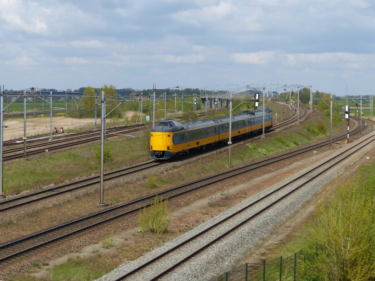 NS ICM-III Triebzug 4068 Dirk de Botsdijk, Moerdijk 07-05-2021.

NS ICM-III treinstel 4068 Dirk de Botsdijk, Moerdijk 07-05-2021.