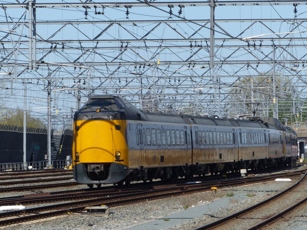 NS ICM Triebzug 4219 und 4041 Utrecht Centraal Station 21-04-2022.

NS ICM treinstel 4219 en 4041 Utrecht Centraal Station 21-04-2022.