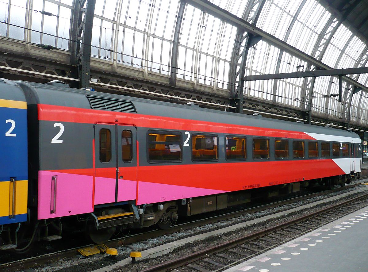 NS ICR Intercitywagen 2. Klasse mit Nummer NL NS 50 84 20-70 208-8. Gleis 15 Amsterdam Centraal Station 11-11-2015.


NS ICR 2e Klasse rijtuig met nummer NL NS 50 84 20-70 208-8. Spoor 15 Amsterdam CS 11-11-2015.


