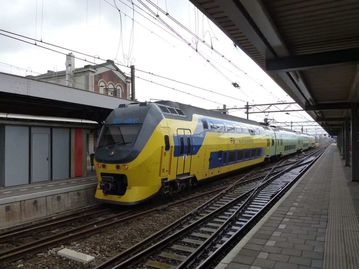 NS IRM TW 9556  Groene Trein  Gleis 3 Dordrecht 07-04-2016.

NS IRM treinstel 9556  Groene Trein  spoor 3 Dordrecht 07-04-2016.