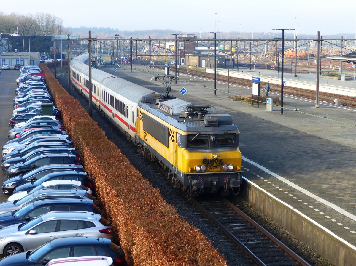 NS Lokomotive 1752 mit IC 145 nach Berlin. Gleis 1 Amersfoort Centraal 27-01-2020.

NS locomotief 1752 met IC 145 naar Berlijn. Spoor 1 Amersfoort Centraal 27-01-2020.
