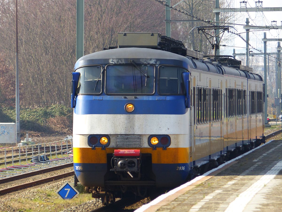 NS SGM-III TW 2936 Gleis 2 Vlaardingen 16-03-2017.

NS SGM-III treinstel 2936 als stoptrein naar Rotterdam op spoor 2 Vlaardingen 16-03-2017.