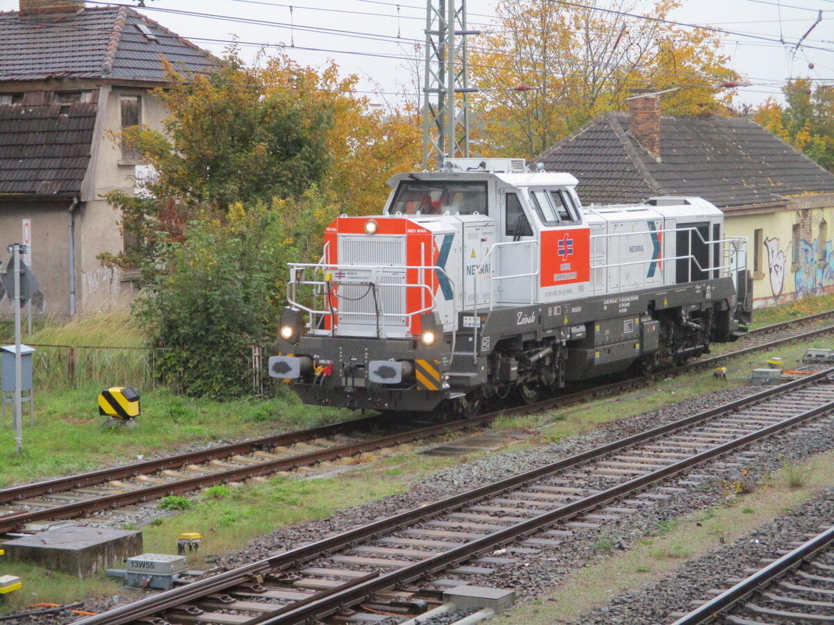 NXRL 4185 126 wartete,am 12.Oktober 2025,in Bergen/Rügen auf Rangierfahrsignal.