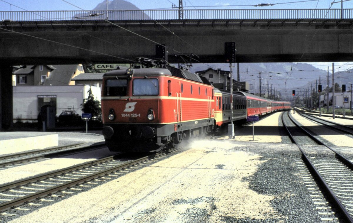 ÖBB 1044.125-1 in Bludenz im August 1991.