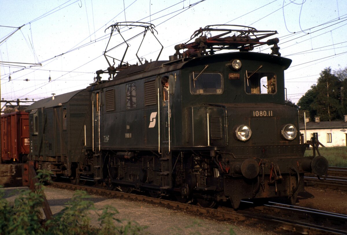 ÖBB 1080.11 in Attnang-Puchheim am 05.05.1988.