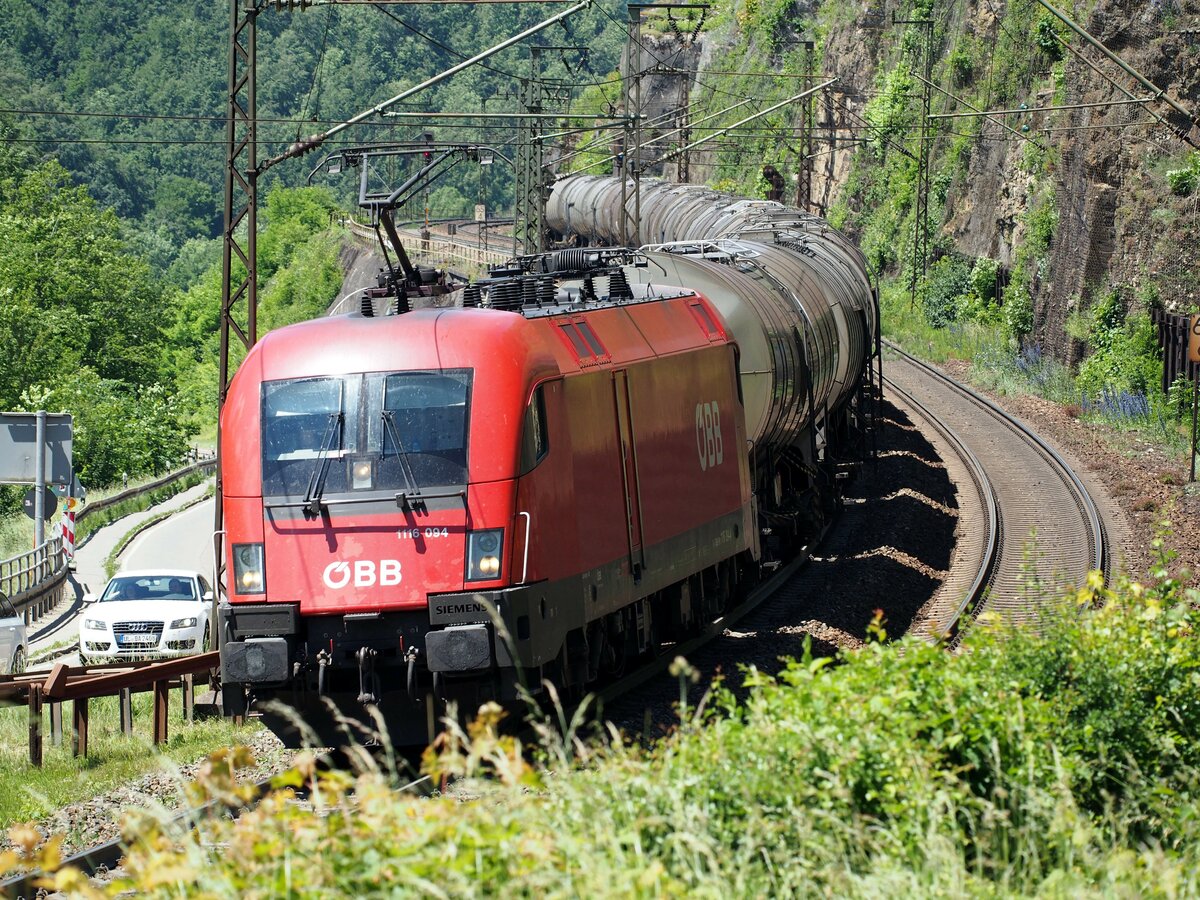 ÖBB 1116 094 mit Kesselwagenganzzug auf der Geislinger Steige am 12.06.2020.