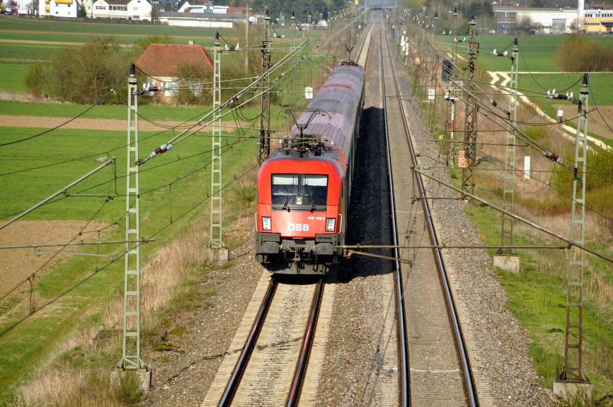 ÖBB 1116 102-3 und 1116 098-3 schiebend in Neu-Ulm Pfuhl am 17.04.2010.