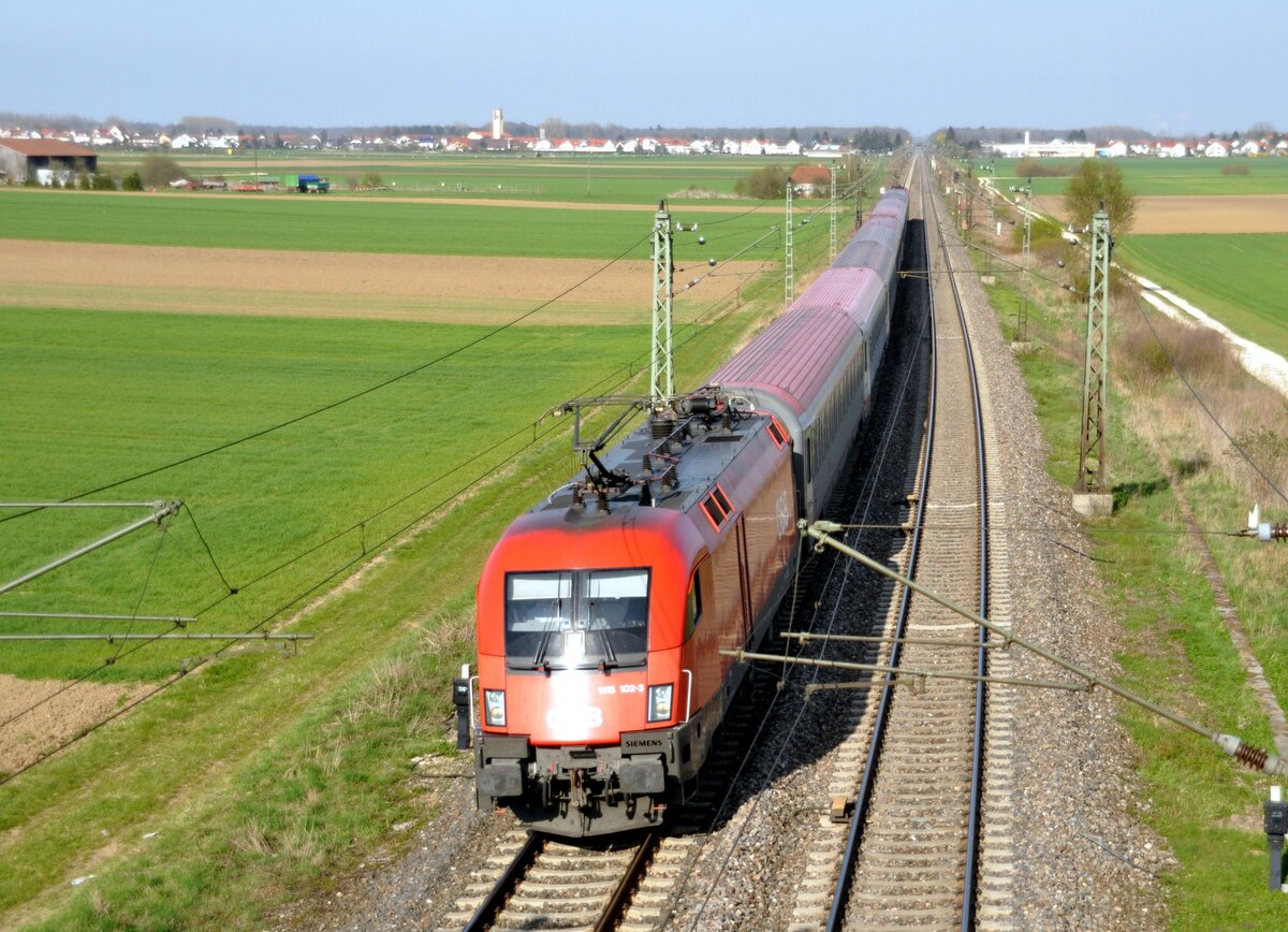 ÖBB 1116 102-3 mit ÖBB EC und 1116 098-3 schiebend bei Neu-Ulm Pfuhl am 17.04.2010.
