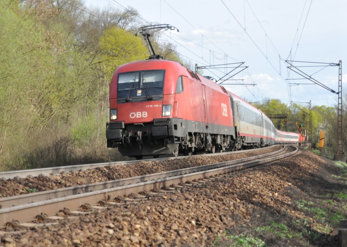 ÖBB 1116 194-0 mit EC Mozart und einer 1116 schiebend bei Ulm am 07.04.2011.