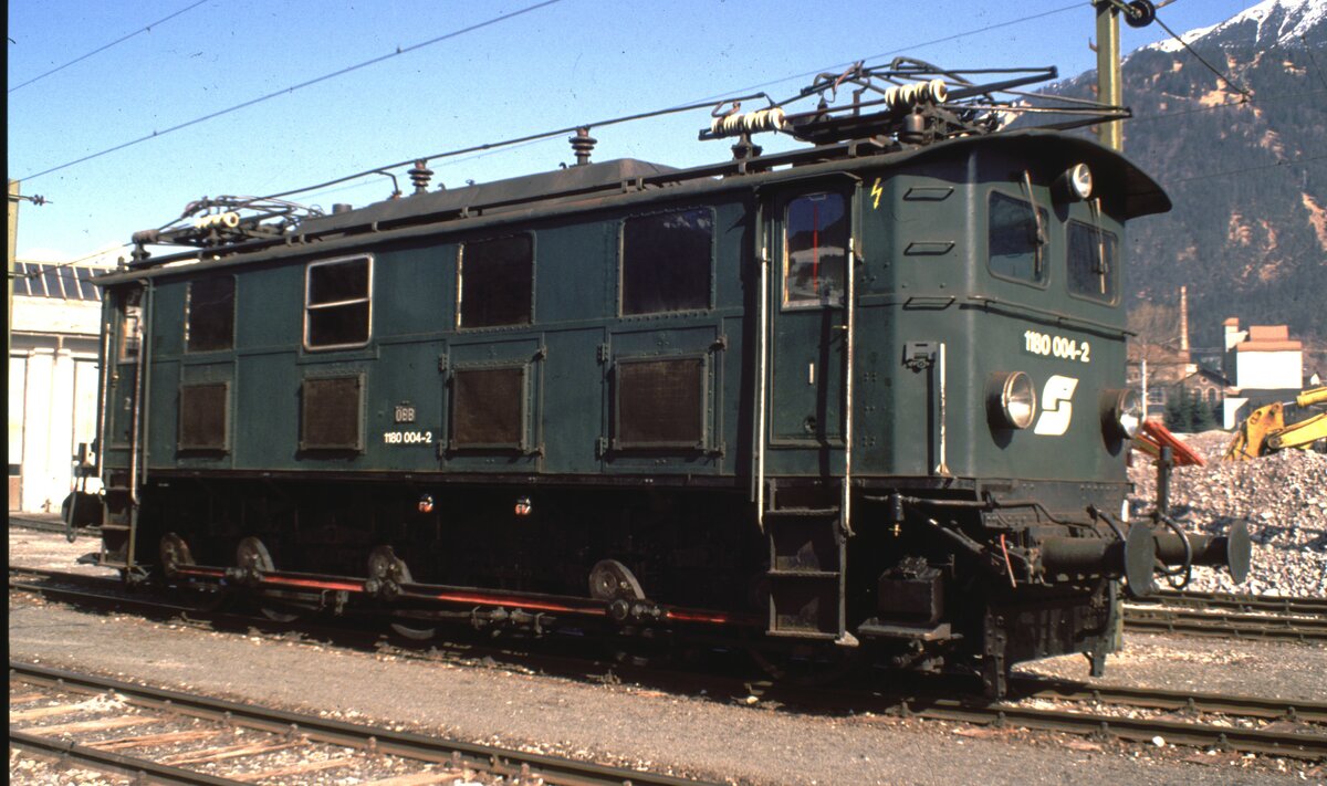 ÖBB 1180 004-2 in Bludenz im März 1989.