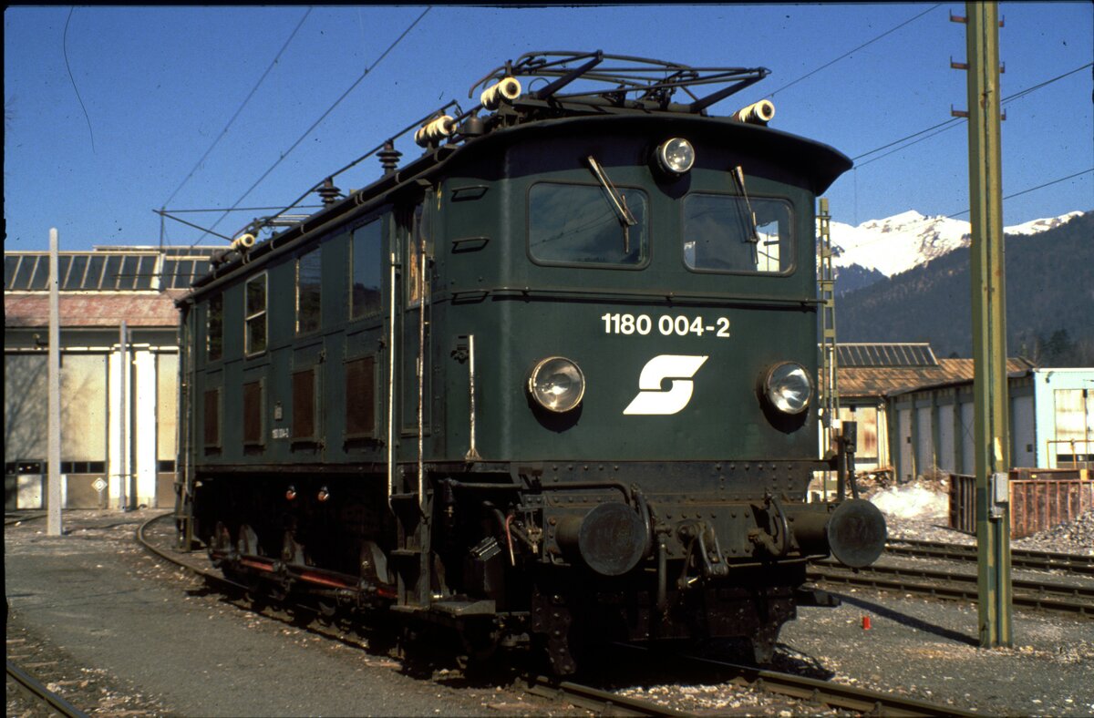 ÖBB 1180 004-2 in Bludenz im März 1989.