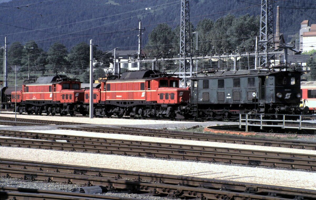 ÖBB 1180.009 und 1020.038 und 1020 in Bludenz im August 1991.