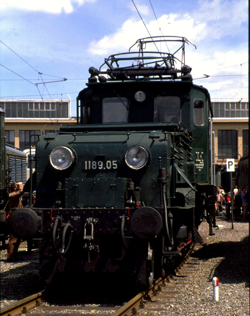 ÖBB 1189.05 bei der Ausstellung 100 Jahre elektrische Lokomotive in München am 25.05.1979.