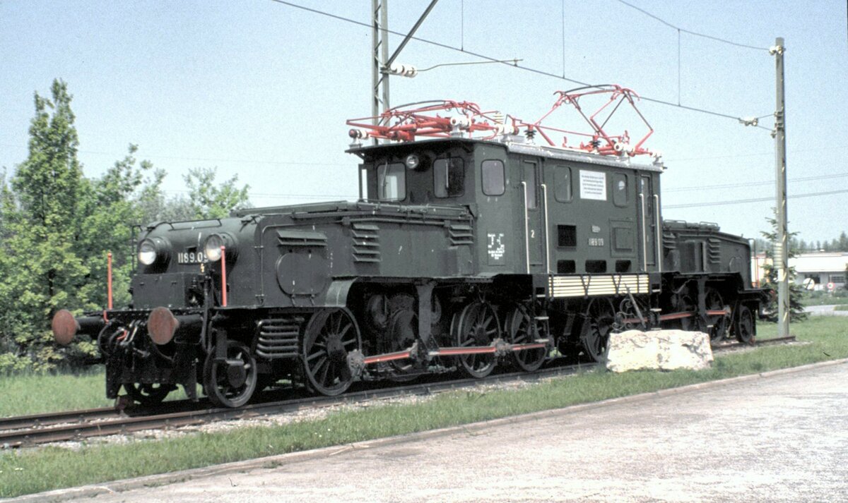 ÖBB 1189.09 auf Denkmalsockel bei Dornbirn im Mai 1991.