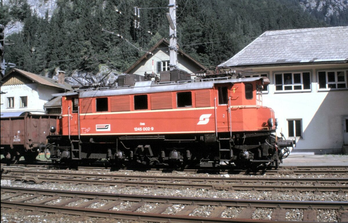 ÖBB 1245.002-7 in Hieflau am 23.08.1987.