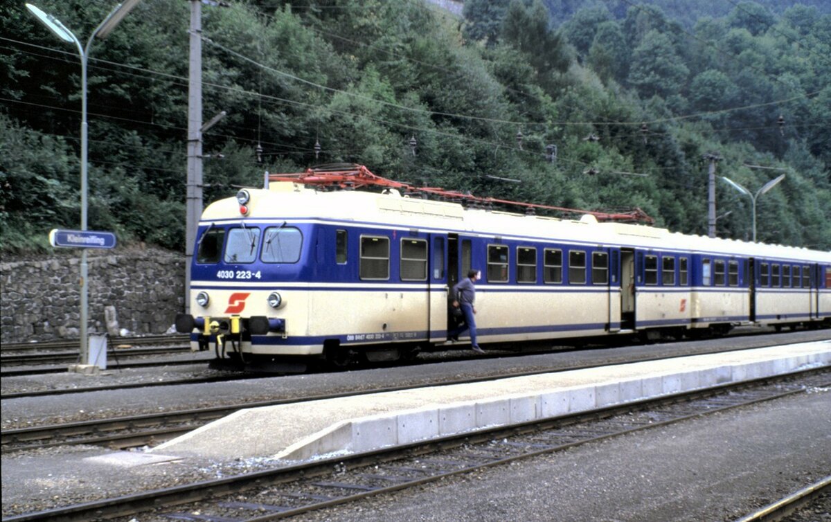 ÖBB 4030.223-4 in Kleinreifling am 25.03.1985.