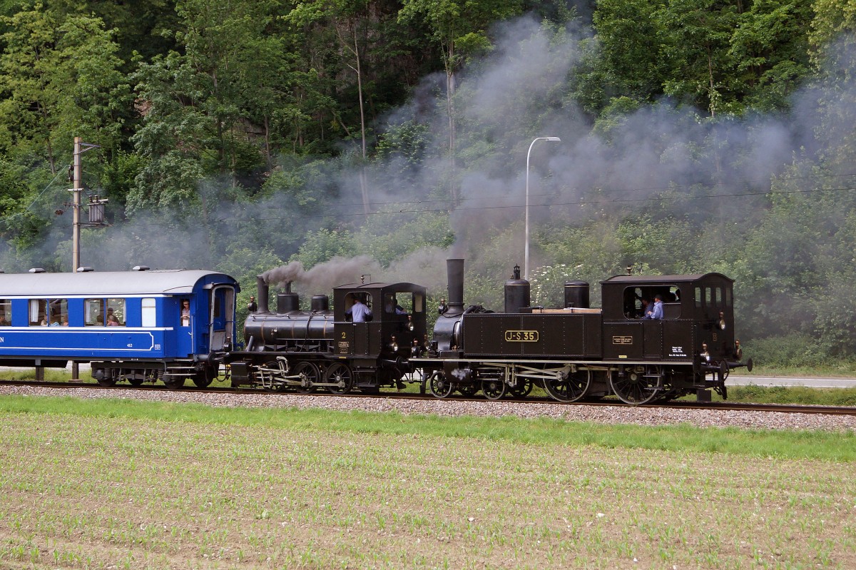 OeBB: An den Gotthel-Mrit Sumiswald vom 13. Juni 2015 mit dem OeBB Dampfzug. Zum Einsatz gelangten die drei in Balsthal stationierten Dampflokomotiven Eb 2/4 35. E 3/3 2 und die Ed 2x2/2 196. Die Aufnahme entstand whrend der Rckreise bei Maiacker.
Foto: Walter Ruetsch 