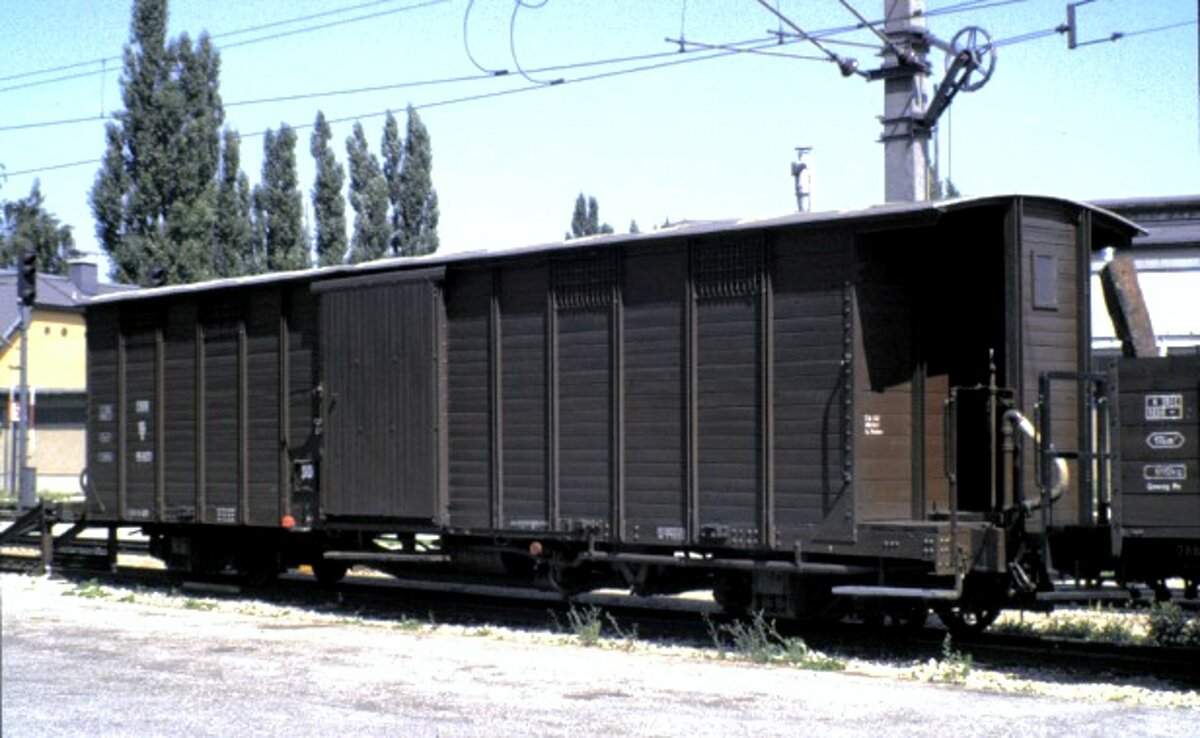 ÖBB Gedeckter Güterwagen GGm bei der Mariazeller Bahn am 07.08.1986 in St.Pölten.