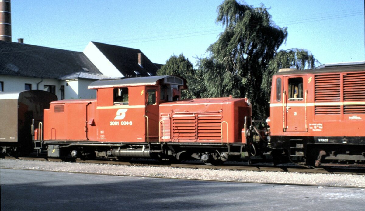 ÖBB Mariazeller Bahn MzB 2095.11 und 2091.004-8 in Mank am 06.08.1986.
