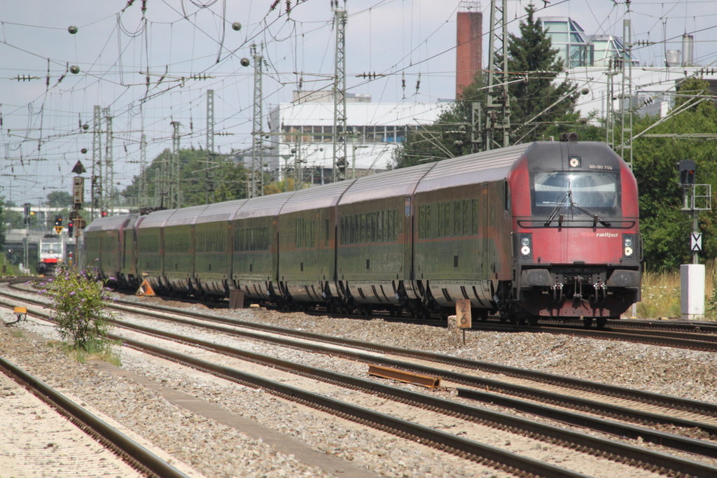 �BB-Railjet am 24.07.2016 in M�nchen-Heimeranplatz.