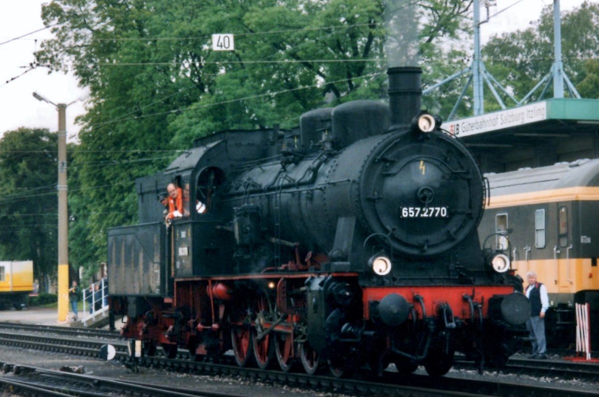 ÖGEG 657.2770 lauft am 30 Mai 2004 während ein Bahnhofsfest um in Salzburg-Itzling.