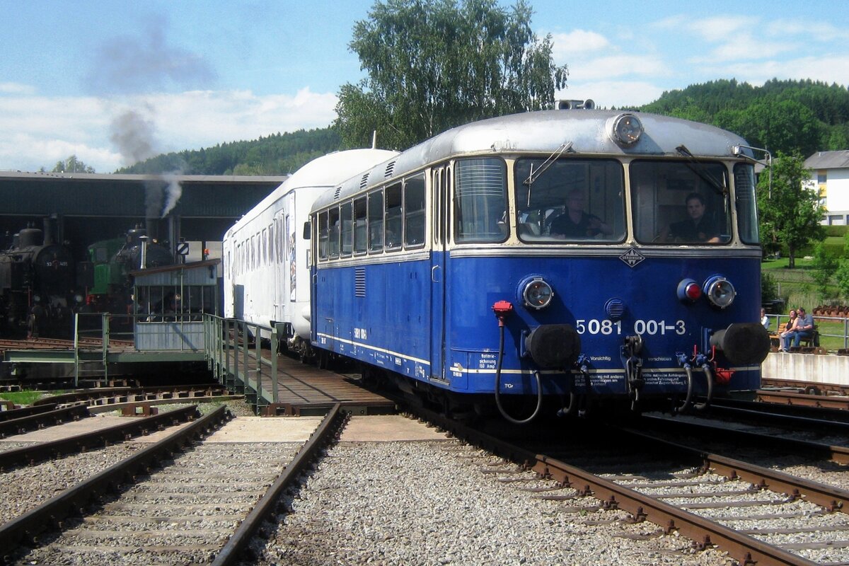 ÖGEG, ex-ÖBB 5081 001 steht am 27 Mai 2012 ins Lokpark Ampflwang auf die Drehscheibe.