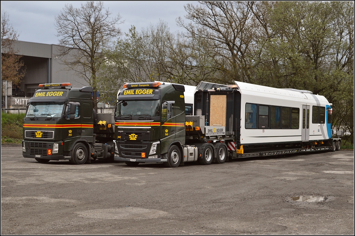 Ohne Blumen in den Haaren, dafr mit dem etwas anderen Triebcontainer. GTW 2/6 DMU fr die Bay Area Rapid Transit parkt noch in Einzelteilen in Etzgen. April 2016. 