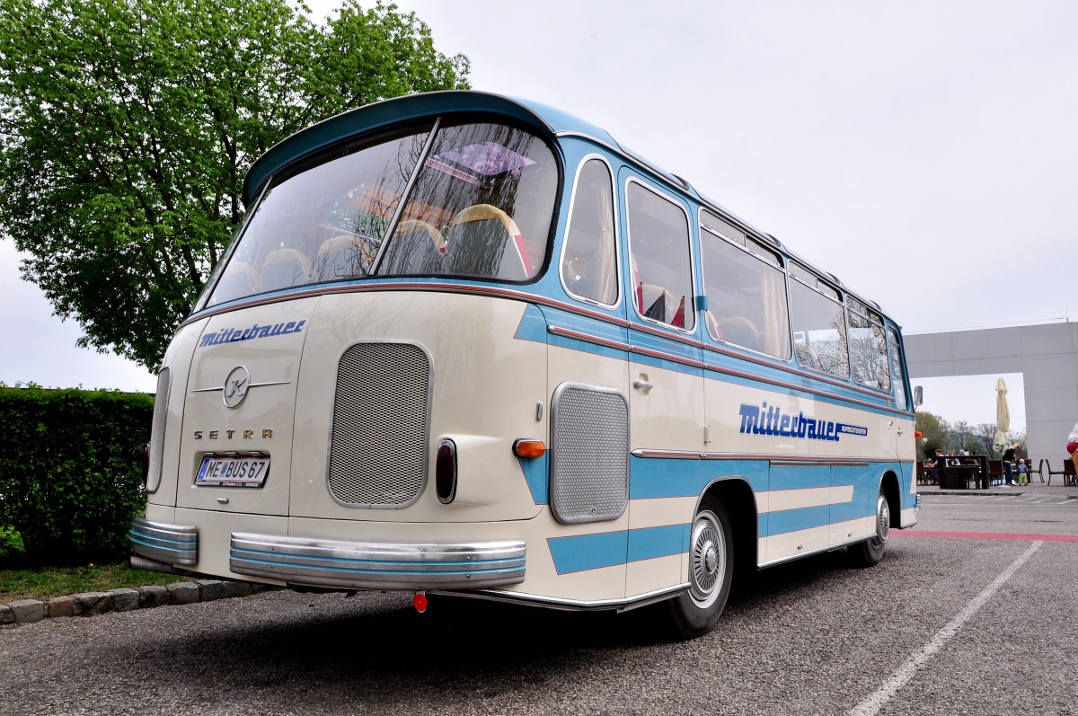 Oldtimer Setra S9 von Mitterbauer Reisen aus Niedersterreich am 22.4.2015 in Krems.