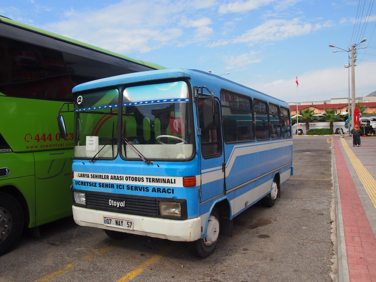 Otoyol Iveco M23 in Busbahnhof Alanya / Trkei am 19.09.3014.