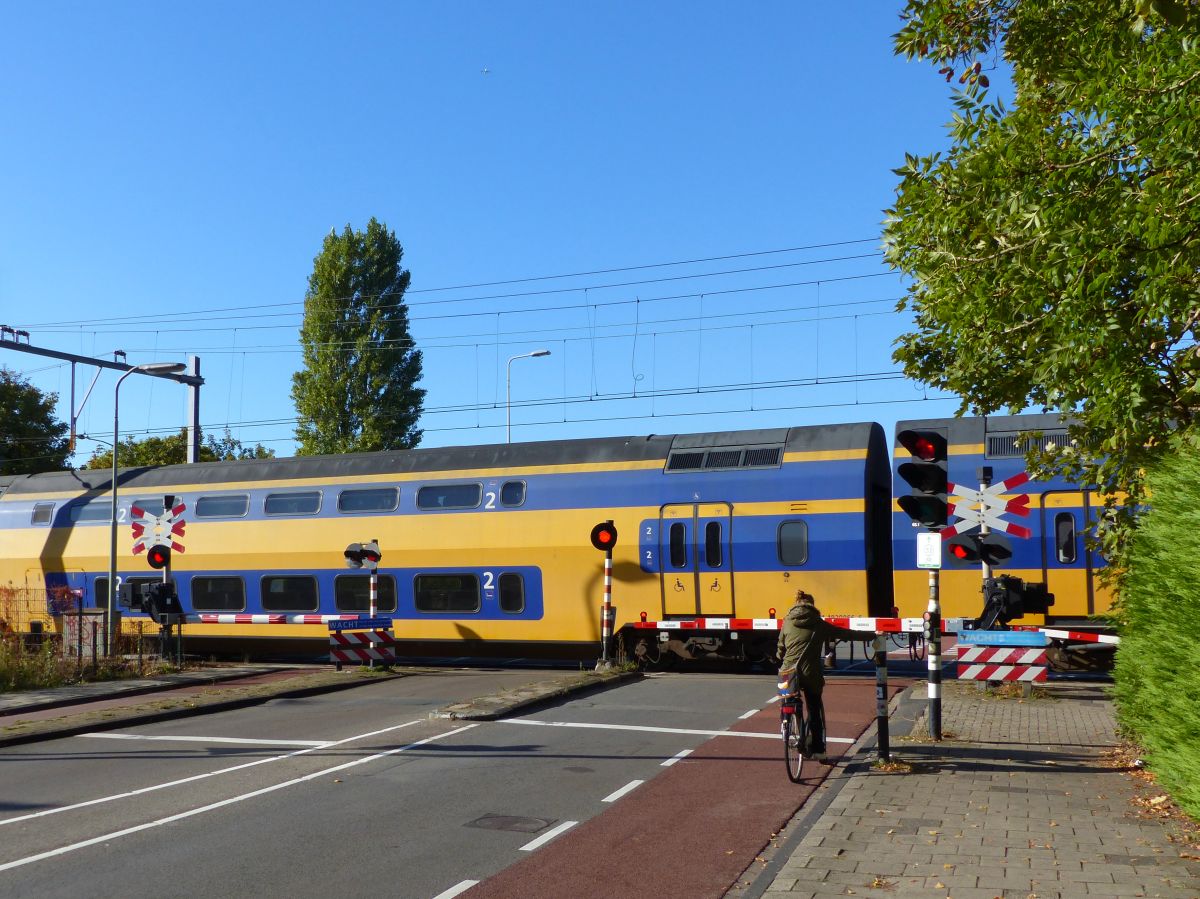 Overweg Haagweg, Leiden 09-10-2016.

Bahn�bergang Haagweg, Leiden 09-10-2016.