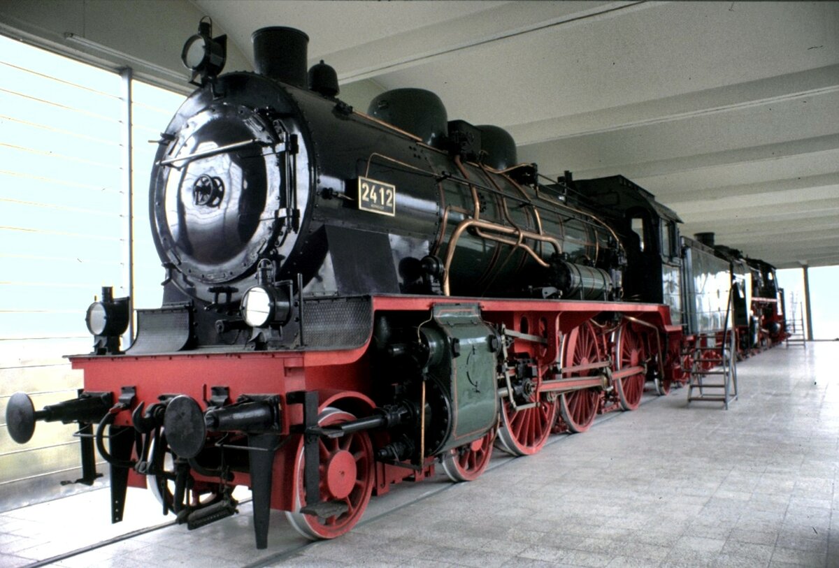 P 8 Nr.2412 im Werksmuseum der LHB/Alstom in Salzgitter-Watenstedt im Februar 1980.